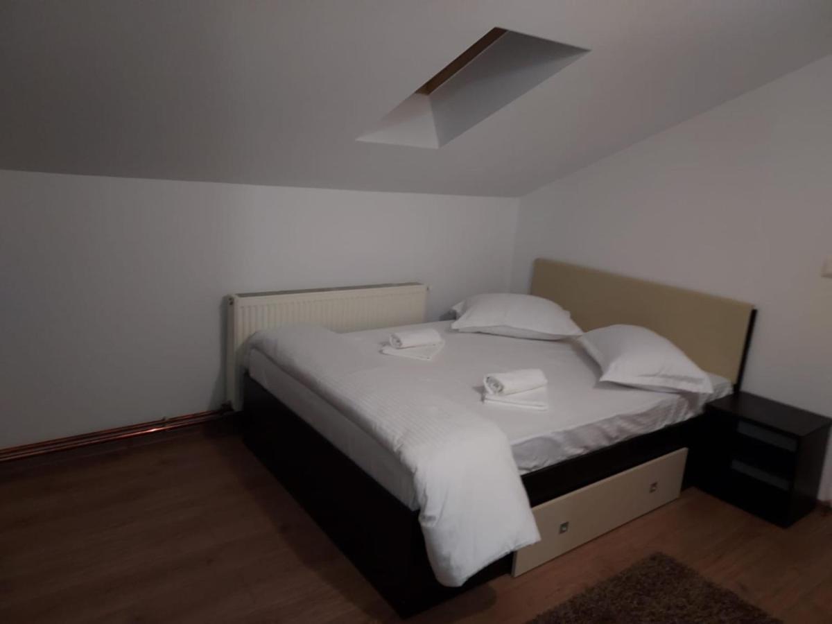 Complex Zeus Hotel Leresti Kültér fotó