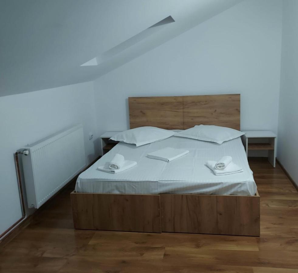 Complex Zeus Hotel Leresti Kültér fotó