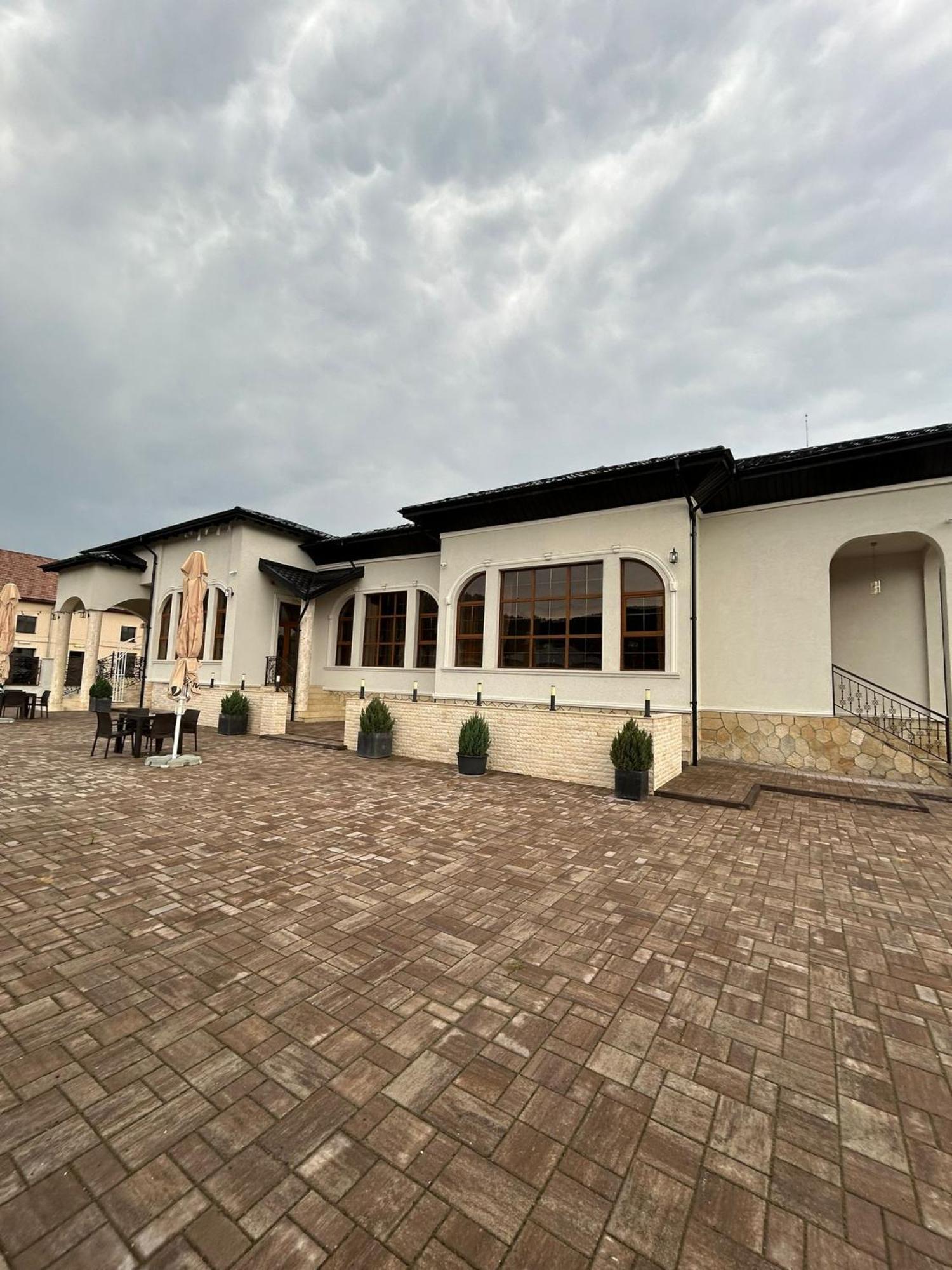 Complex Zeus Hotel Leresti Kültér fotó