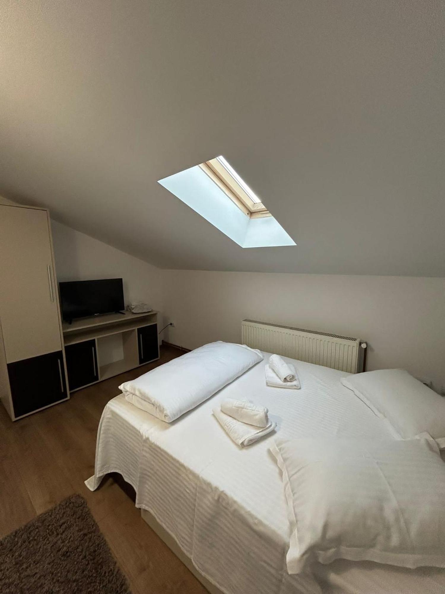 Complex Zeus Hotel Leresti Szoba fotó