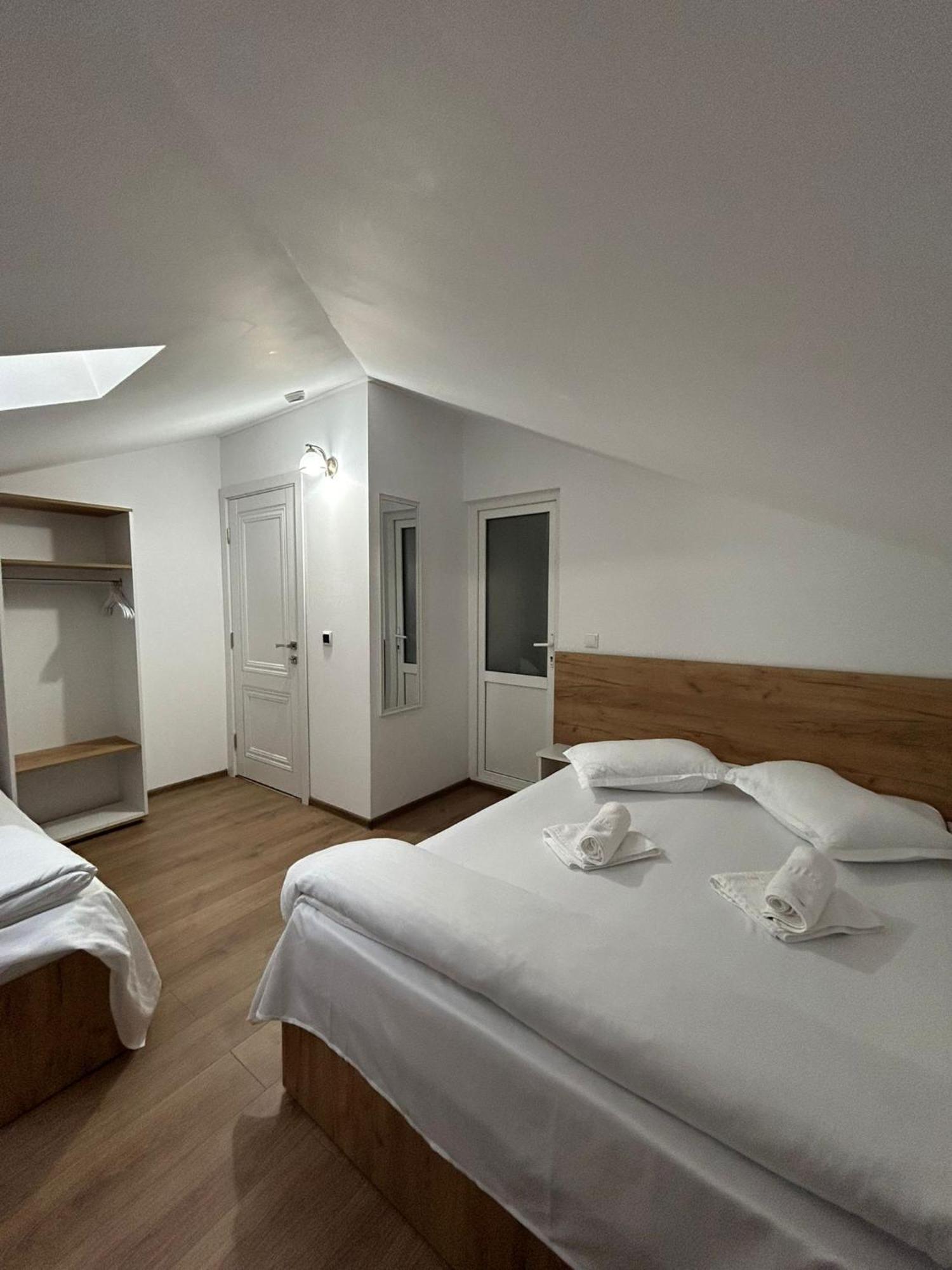 Complex Zeus Hotel Leresti Szoba fotó