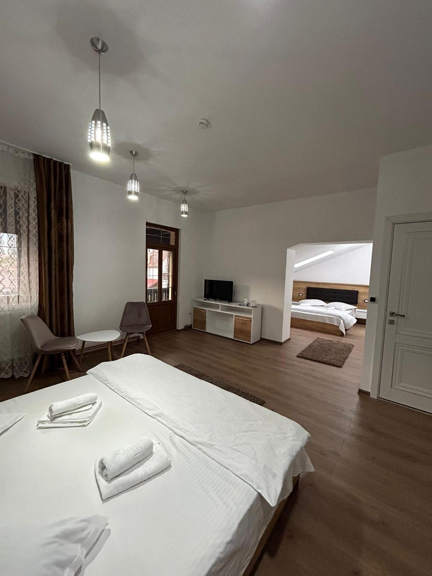 Complex Zeus Hotel Leresti Kültér fotó