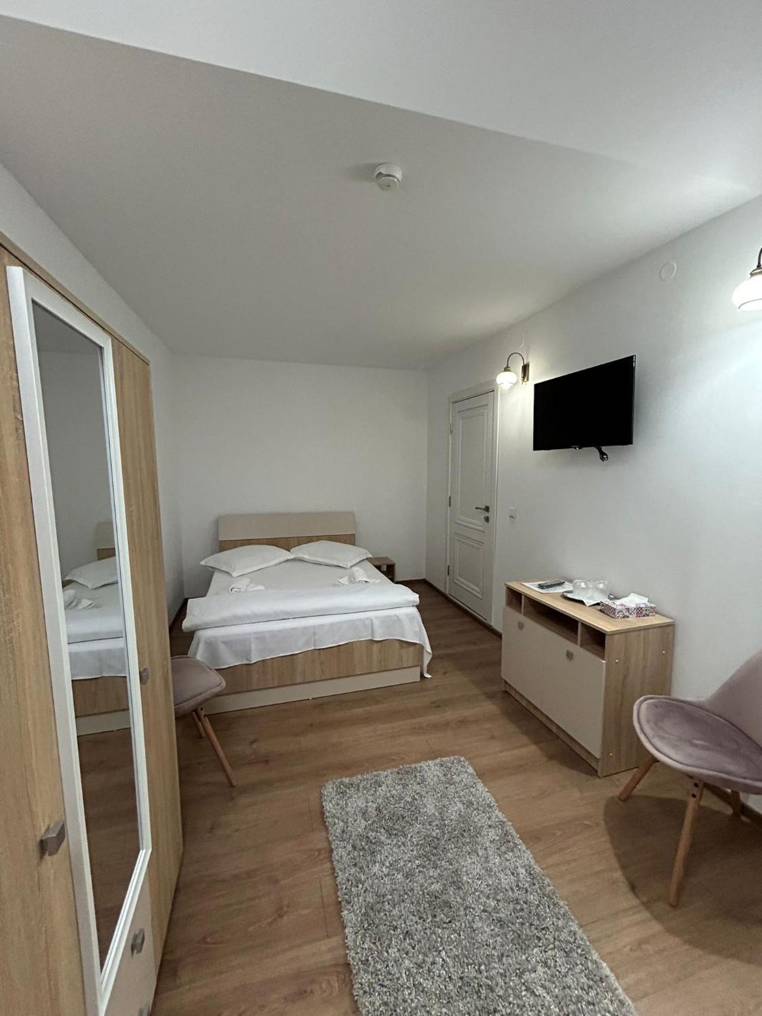 Complex Zeus Hotel Leresti Kültér fotó