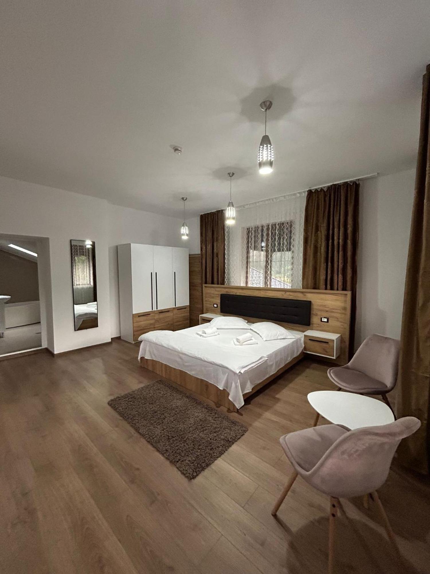 Complex Zeus Hotel Leresti Kültér fotó
