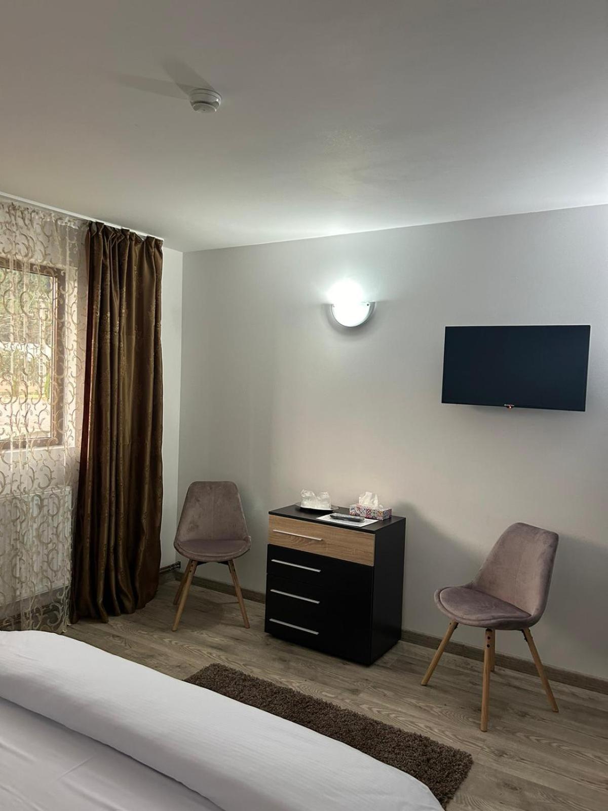Complex Zeus Hotel Leresti Kültér fotó