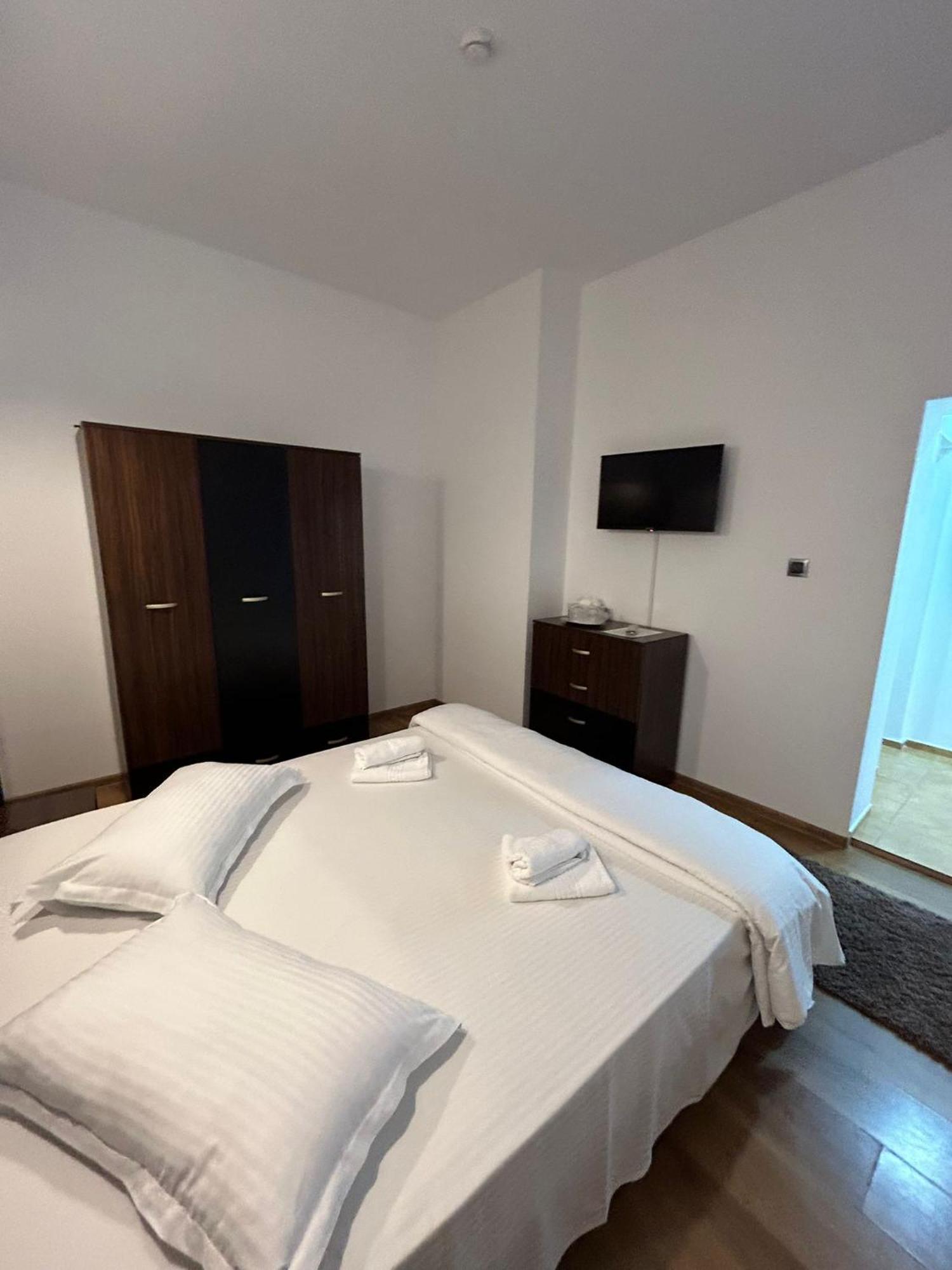 Complex Zeus Hotel Leresti Szoba fotó