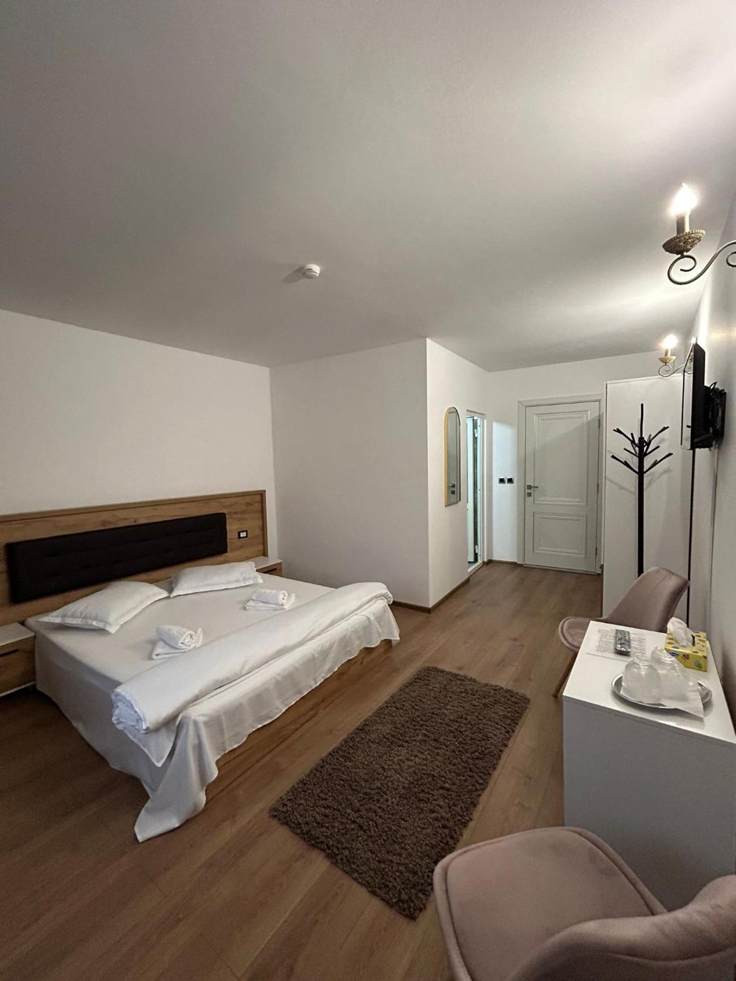 Complex Zeus Hotel Leresti Kültér fotó