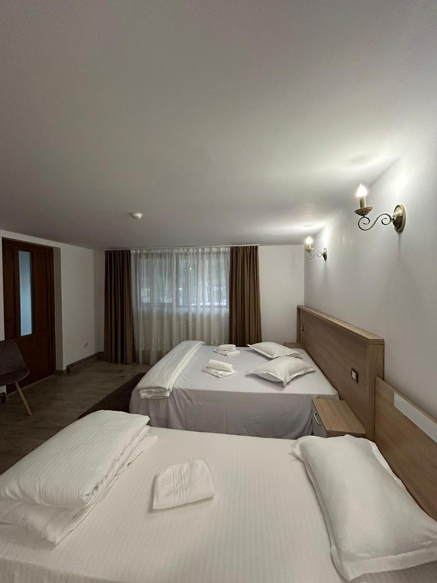Complex Zeus Hotel Leresti Kültér fotó