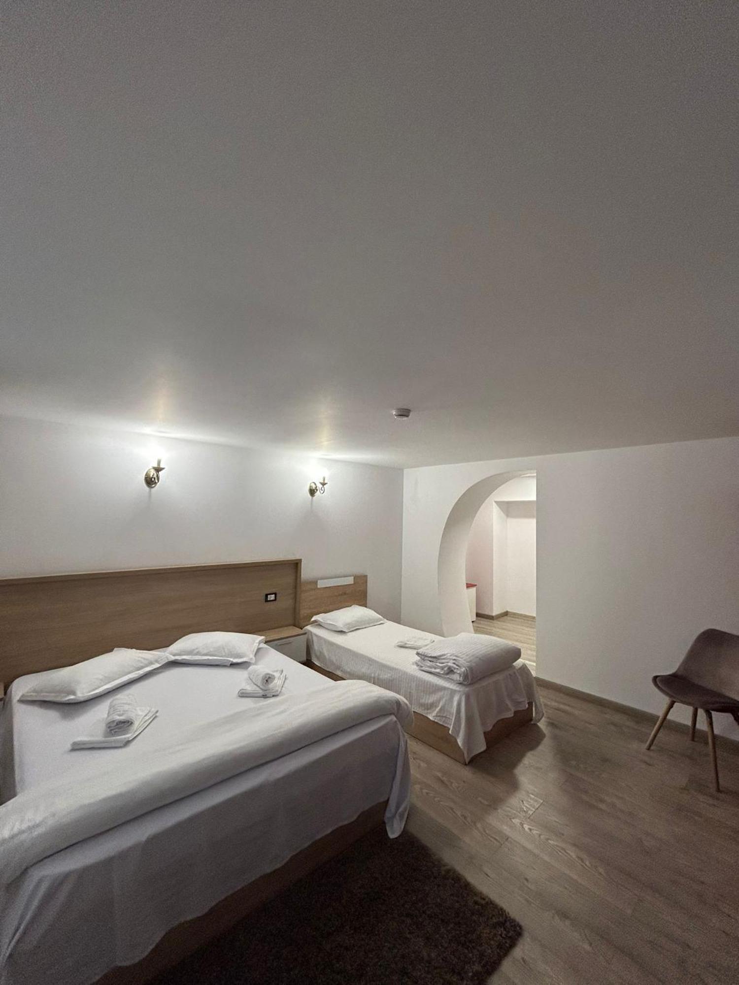 Complex Zeus Hotel Leresti Kültér fotó