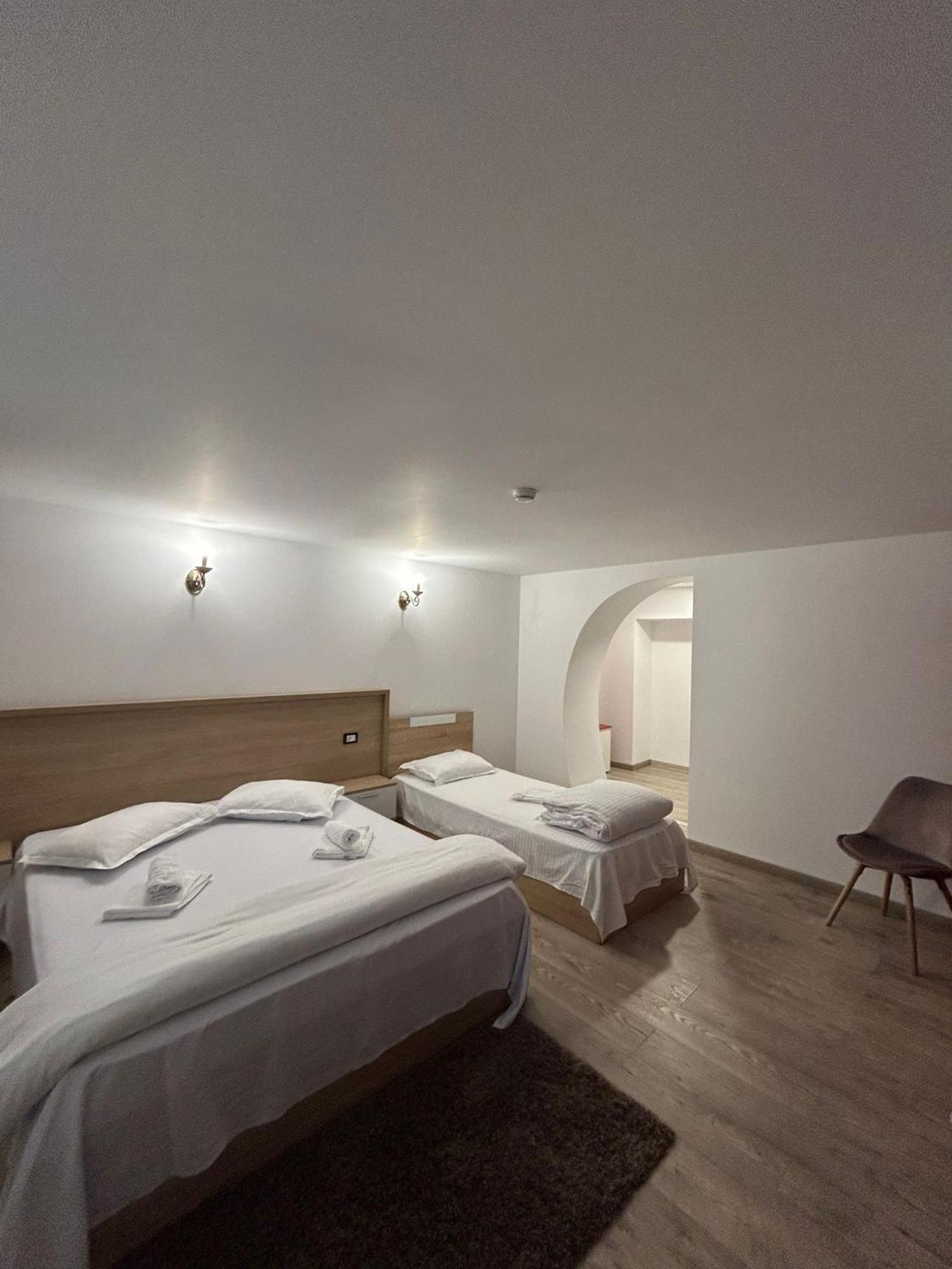 Complex Zeus Hotel Leresti Kültér fotó